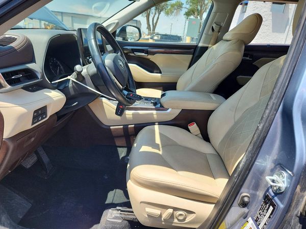 2021 TOYOTA HIGHLANDER Platinum