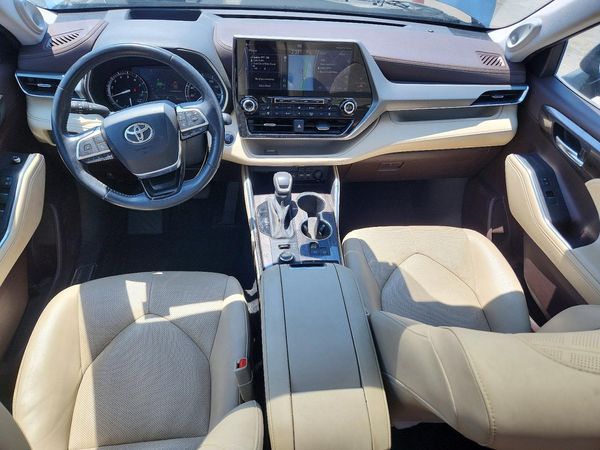2021 TOYOTA HIGHLANDER Platinum