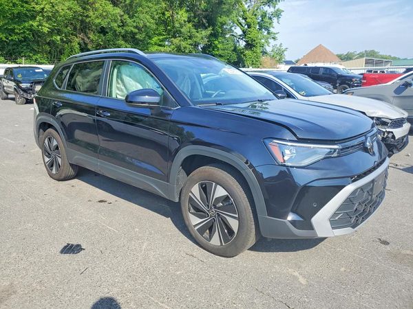 2025 VOLKSWAGEN TAOS 4Motion SE
