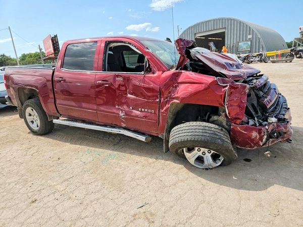 2017 CHEVROLET SILVERADO LT — Passenger 3/4