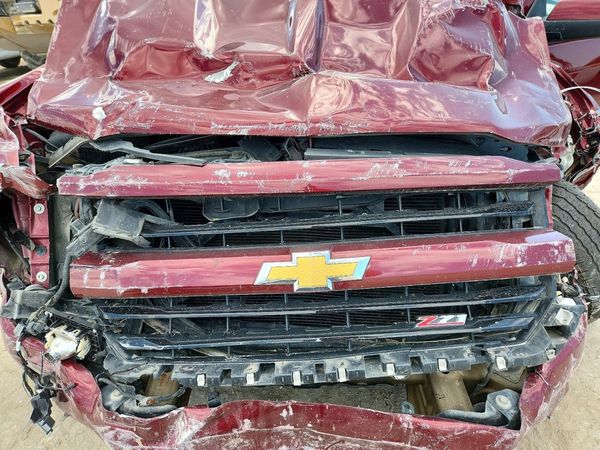 2017 CHEVROLET SILVERADO LT — Engine bay