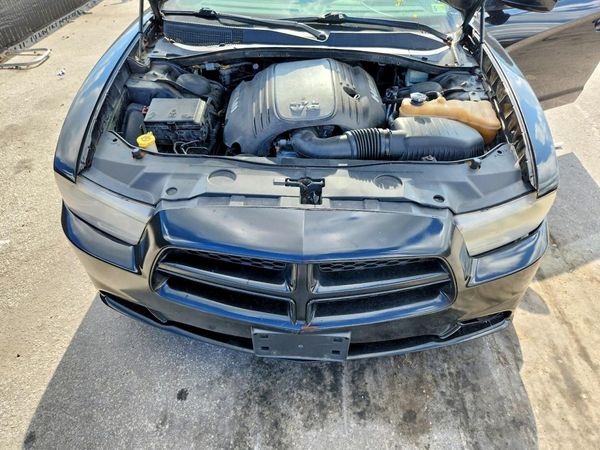 2014 DODGE CHARGER R/T — Engine bay