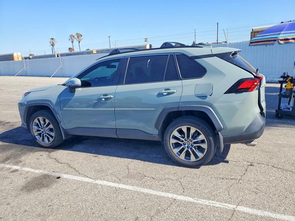 2021 TOYOTA RAV4 XLE Premium