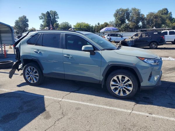 2021 TOYOTA RAV4 XLE Premium