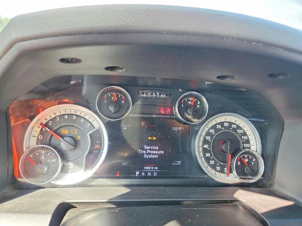 2013 RAM 1500 SLT QUAD CAB 4X4