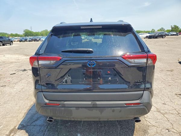 2022 TOYOTA RAV4 XLE