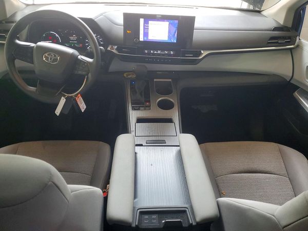 2025 TOYOTA SIENNA