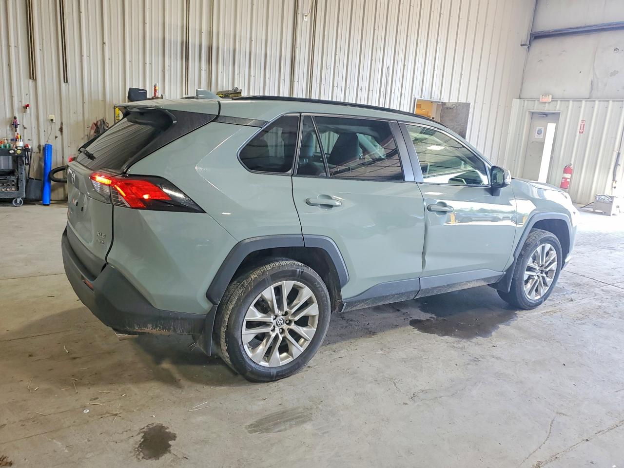 2019 TOYOTA RAV4 XLE Premium