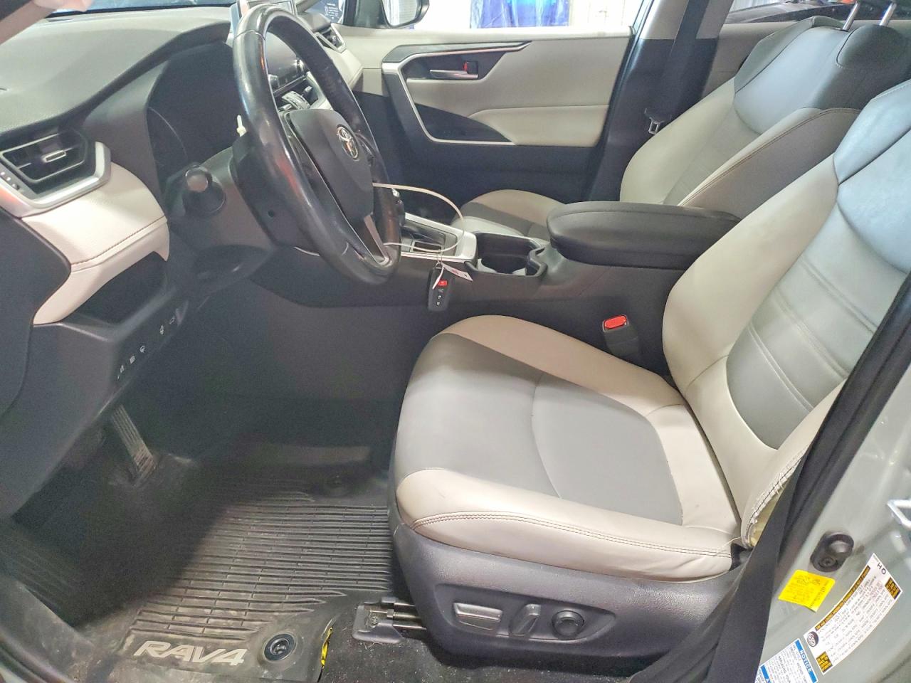 2019 TOYOTA RAV4 XLE Premium