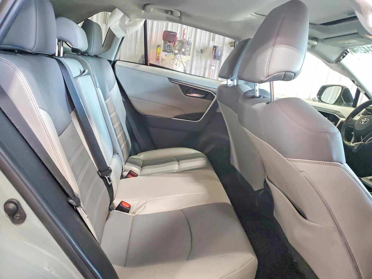 2019 TOYOTA RAV4 XLE Premium