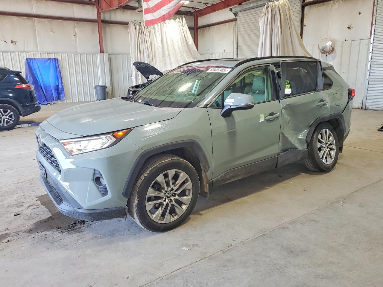 2019 TOYOTA RAV4 XLE Premium