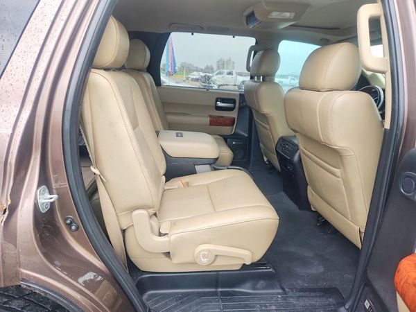 2019 TOYOTA SEQUOIA Platinum