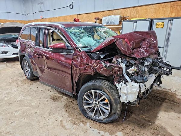 2019 TOYOTA HIGHLANDER SE/XLE — Passenger 3/4