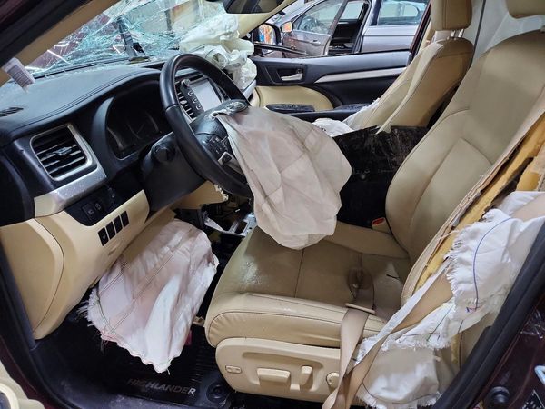2019 TOYOTA HIGHLANDER SE/XLE — DENT