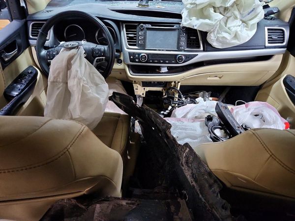 2019 TOYOTA HIGHLANDER SE/XLE — CKPT