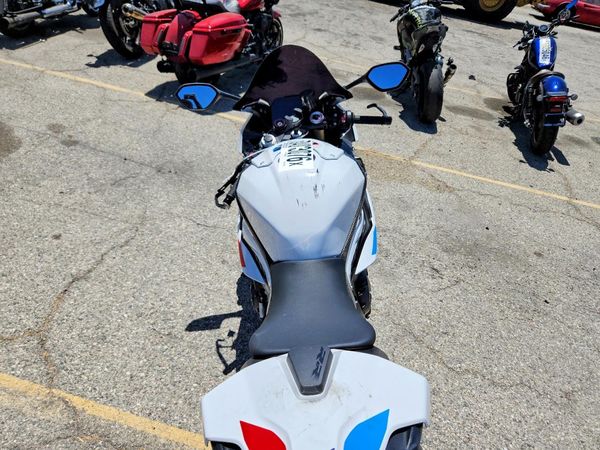 2023 BMW S 1000