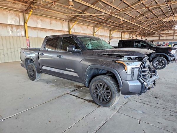 2022 TOYOTA TUNDRA SR5
