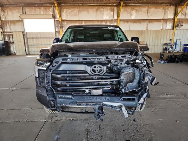 2022 TOYOTA TUNDRA SR5