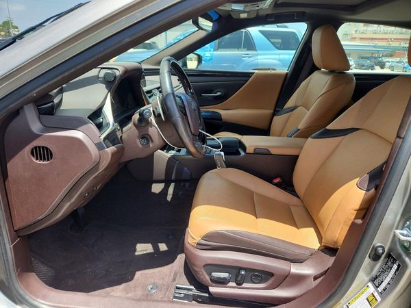 2020 LEXUS ES