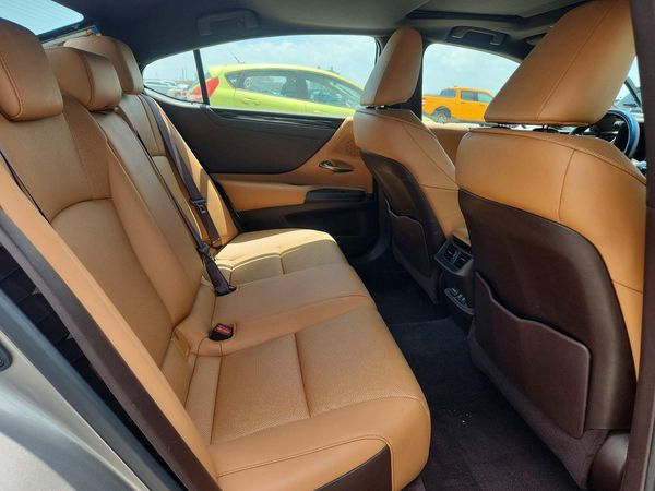 2020 LEXUS ES