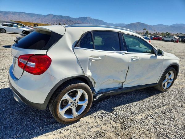 2018 MERCEDES-BENZ GLA GLA250