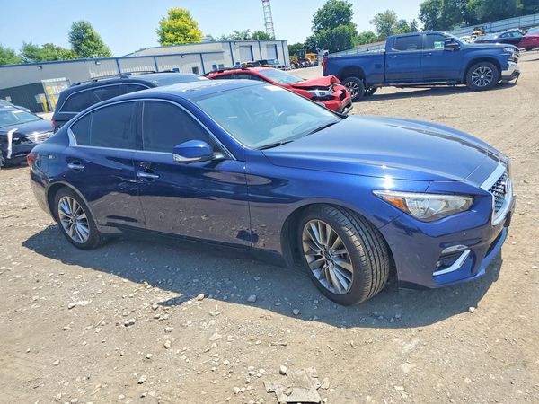 2021 INFINITI Q50 LUXE