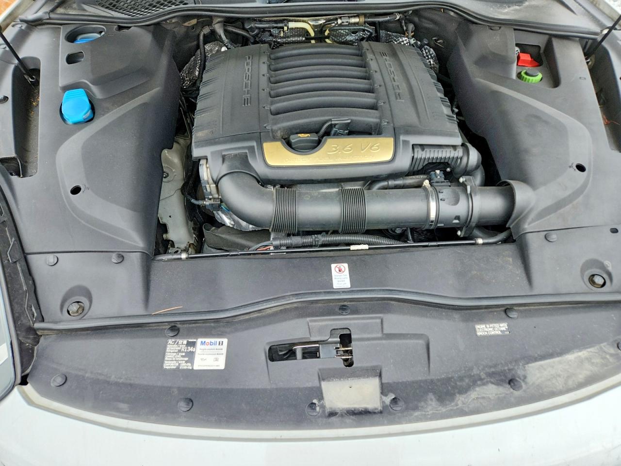 2016 PORSCHE CAYENNE