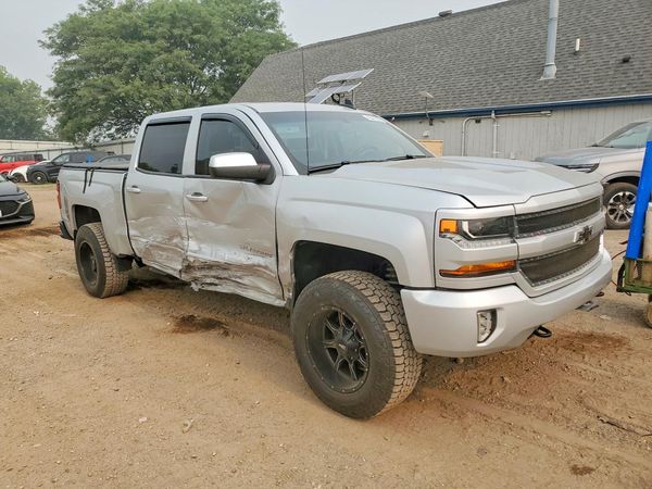 2018 CHEVROLET SILVERADO LT — Passenger 3/4