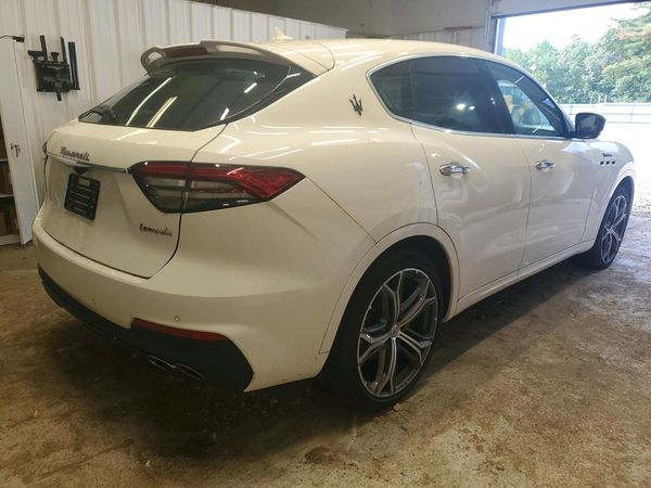 2022 MASERATI LEVANTE MODENA