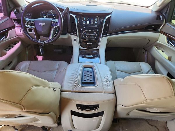 2016 CADILLAC ESCALADE Luxury
