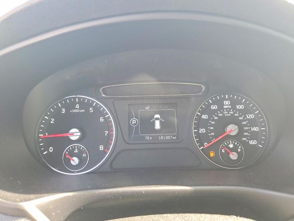 2016 KIA SORENTO L / LX