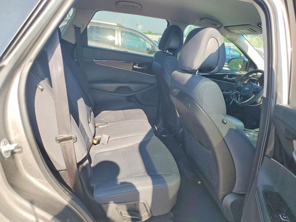 2016 KIA SORENTO L / LX