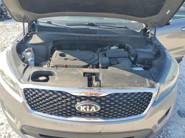 2016 KIA SORENTO L / LX