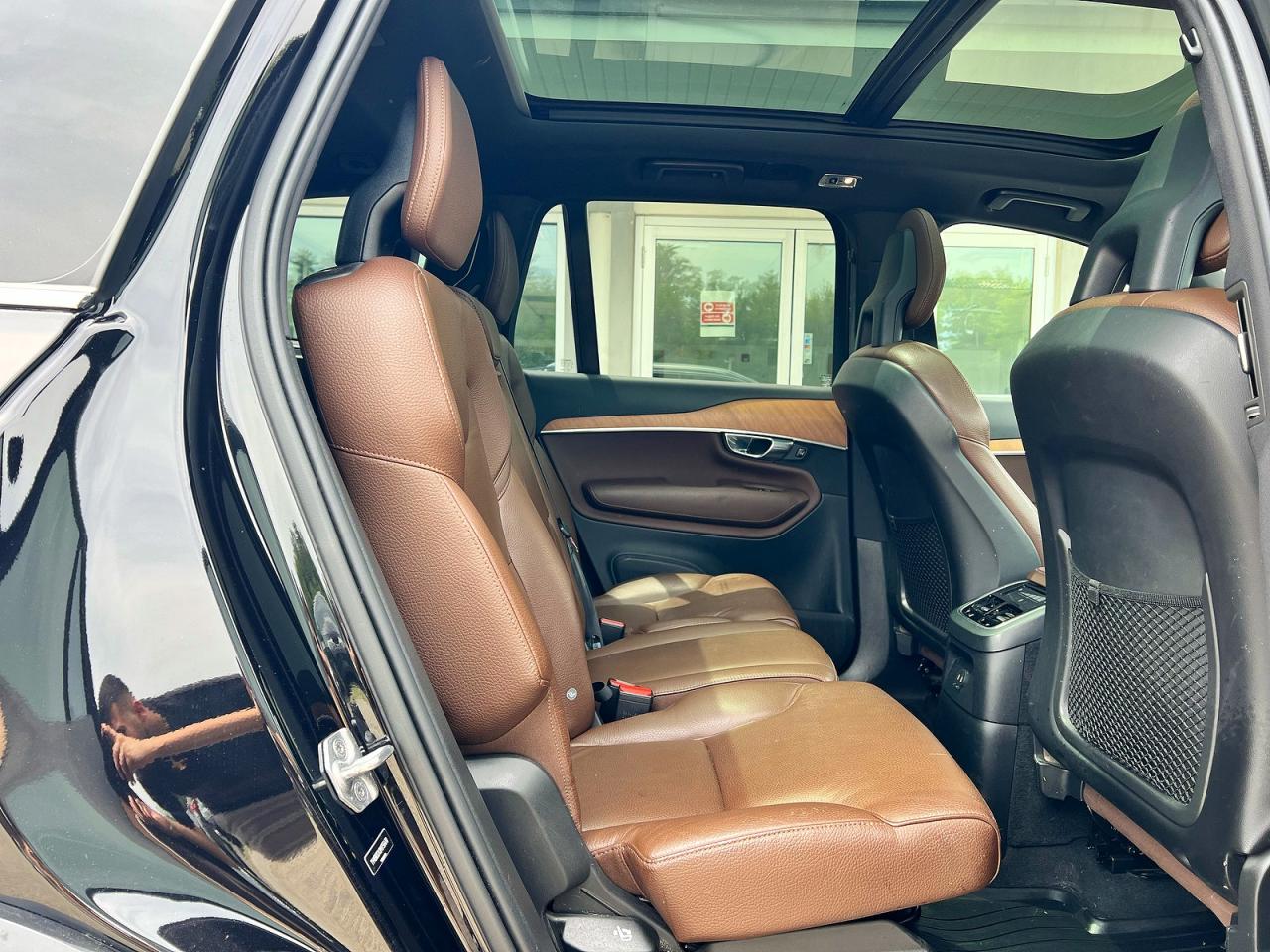 2021 VOLVO XC90 Momentum