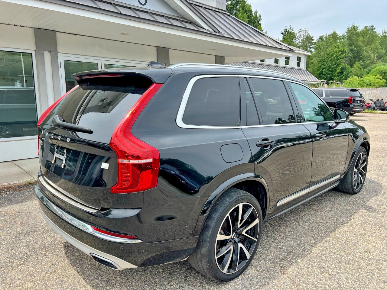 2021 VOLVO XC90 Momentum