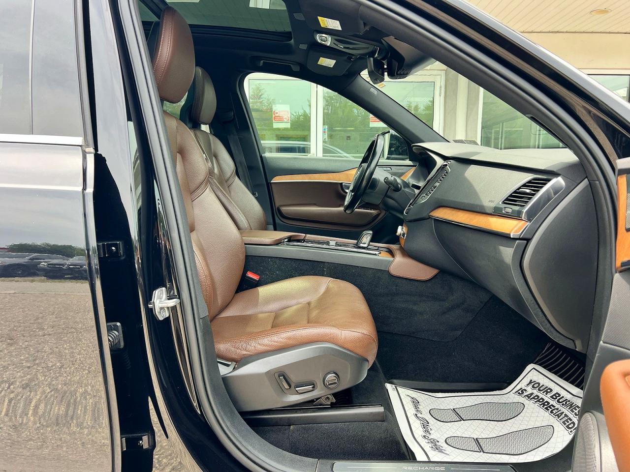 2021 VOLVO XC90 Momentum
