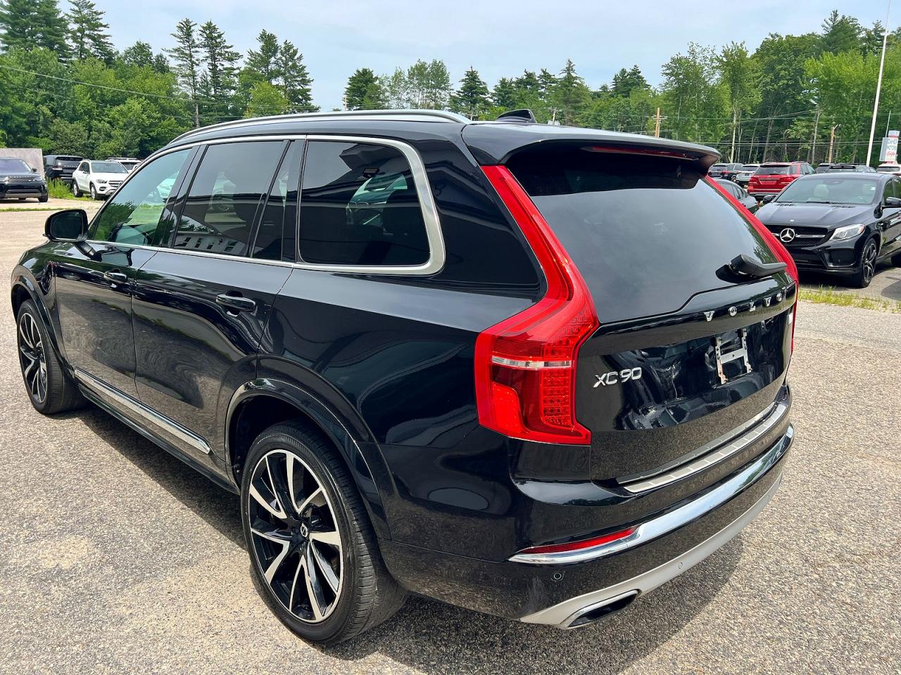 2021 VOLVO XC90 Momentum