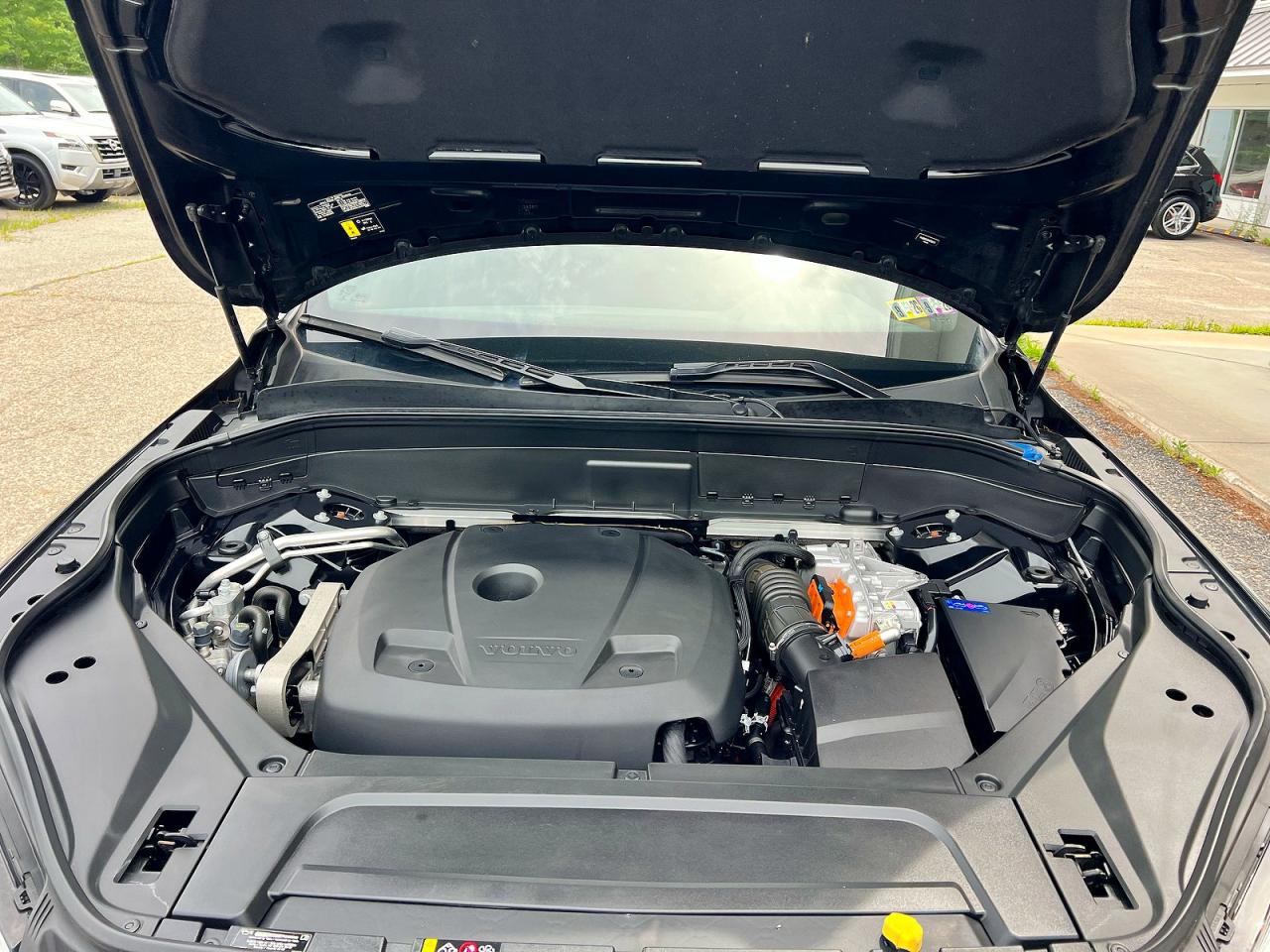 2021 VOLVO XC90 Momentum