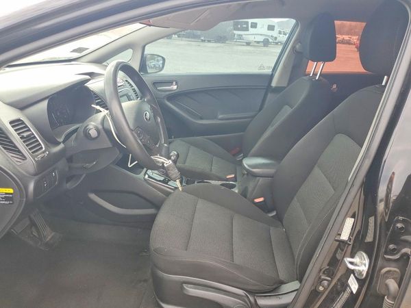 2017 KIA FORTE5 LX