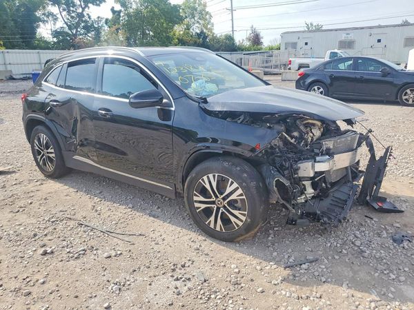 2026 MERCEDES-BENZ GLA-CLASS GLA250 4MATIC — Passenger 3/4