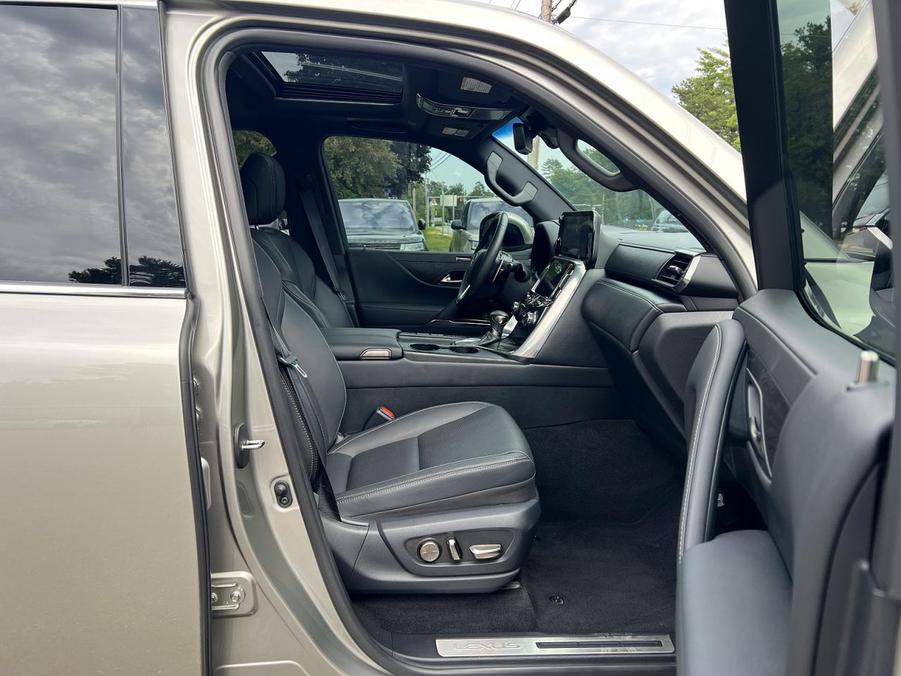 2023 LEXUS LX 600