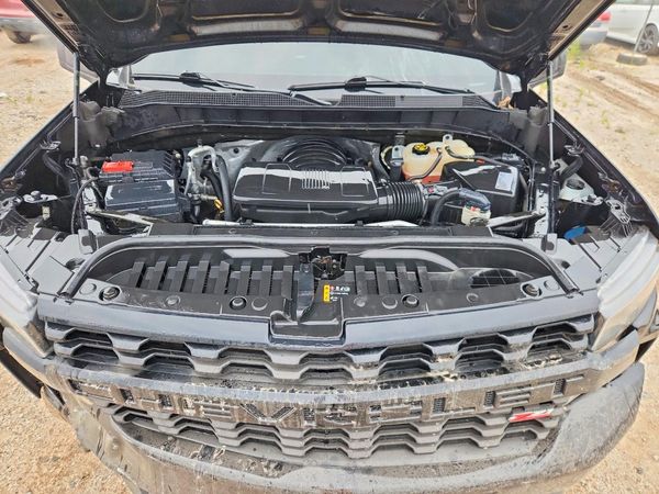 2020 CHEVROLET SILVERADO Trail Boss Custom — Engine bay