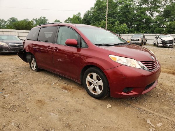 2017 TOYOTA SIENNA