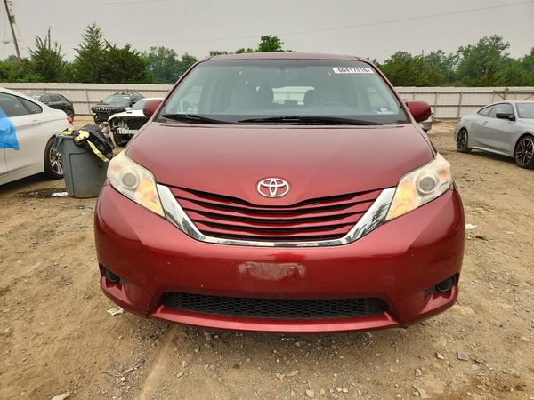 2017 TOYOTA SIENNA