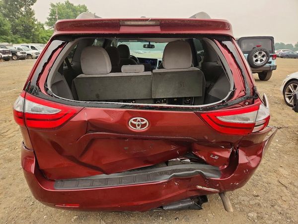 2017 TOYOTA SIENNA
