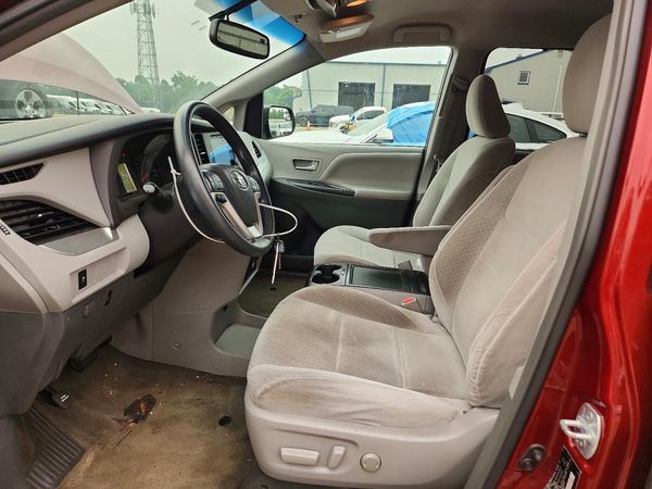 2017 TOYOTA SIENNA
