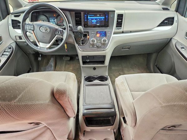 2017 TOYOTA SIENNA