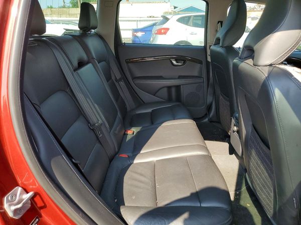 2015 VOLVO XC70