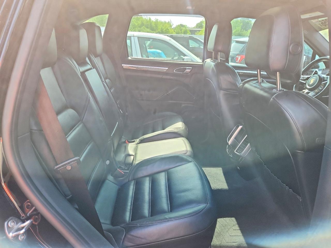 2016 PORSCHE CAYENNE