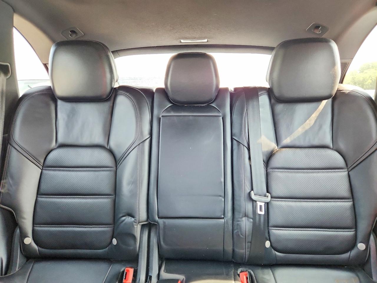 2016 PORSCHE CAYENNE